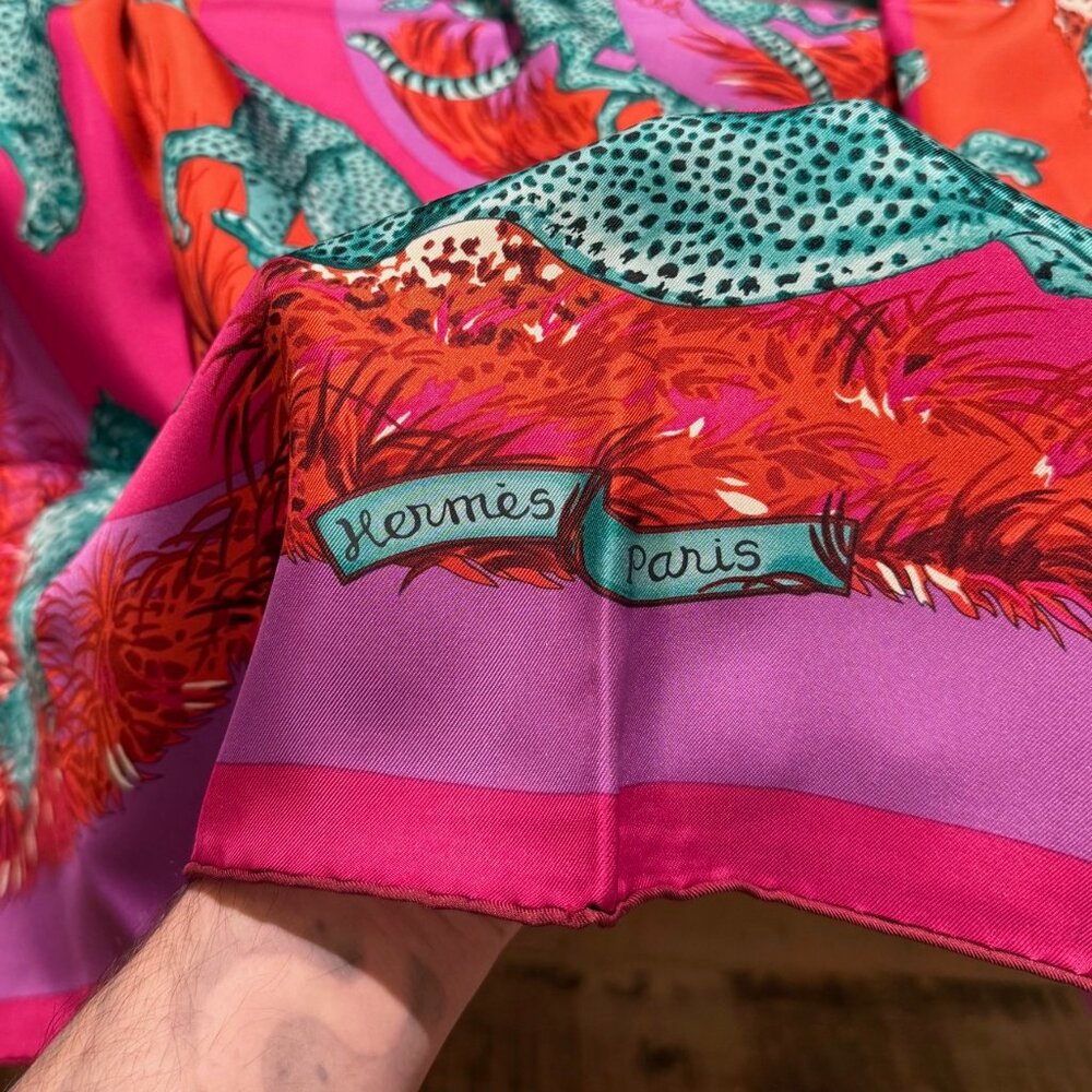 Hermès Purple Magenta "Guépards" 90cm Silk Square Scarf - Picture 3 of 11